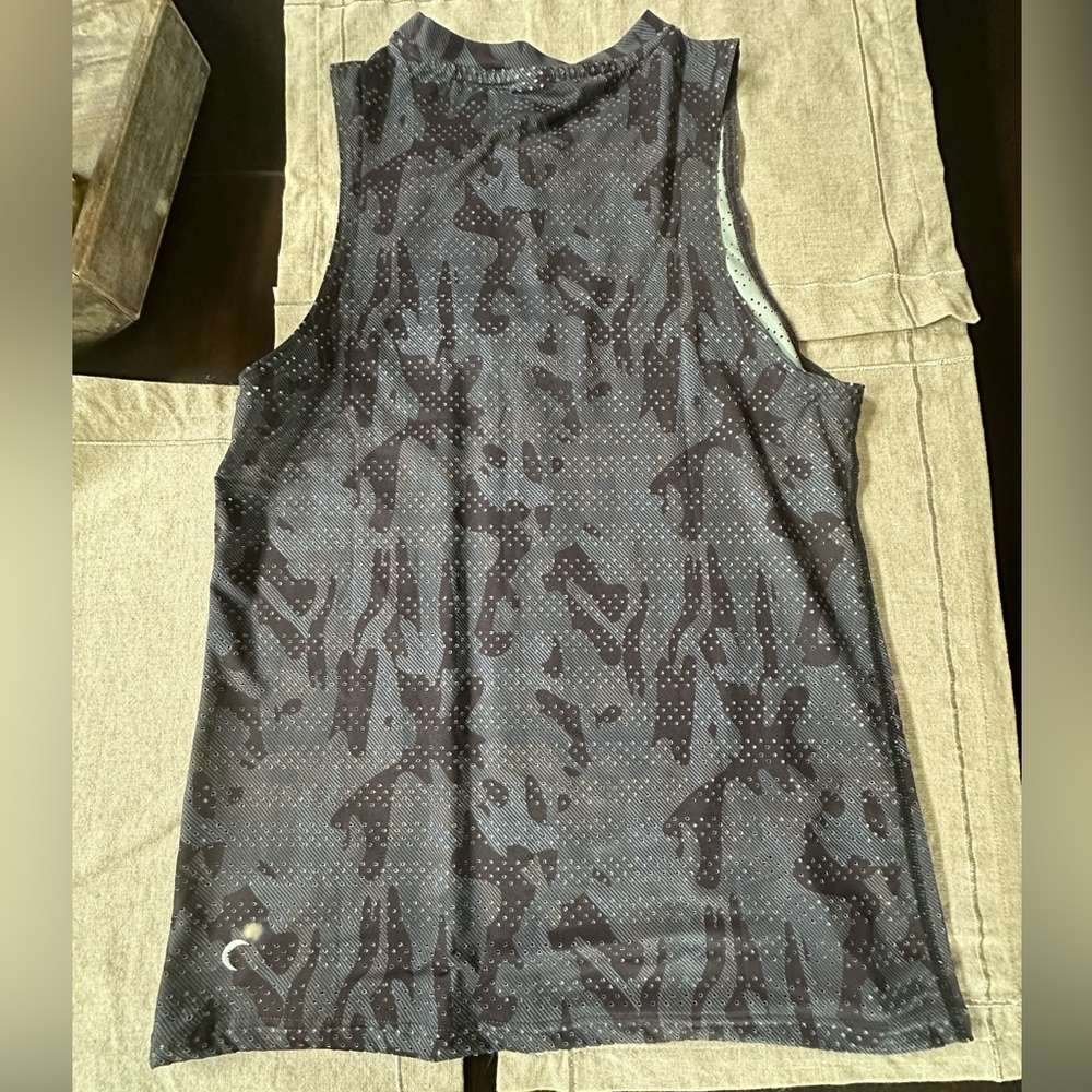 ZYIA Active Gray and Black Camo Chill Mesh Tank - Picture 2 of 3